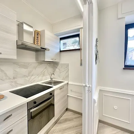 Golden Luxe - Jacuzzi Modern Front Sea Private Parking Апартаменты *