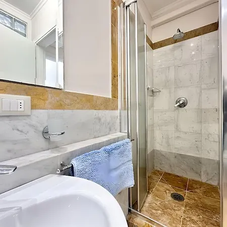 Jacuzzi Modern Front Sea Private Parking مارينا دي بييتراسانْت