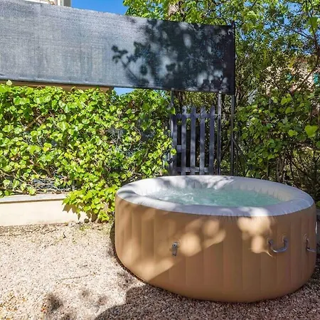 Апартаменты Golden Luxe - Jacuzzi Modern Front Sea Private Parking