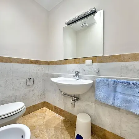 Golden Luxe - Jacuzzi Modern Front Sea Private Parking Апартаменты *