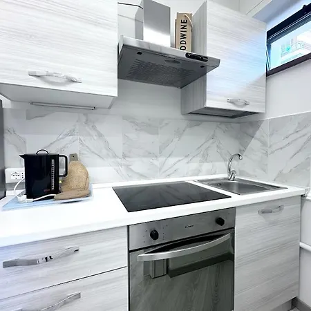 Golden Luxe - Jacuzzi Modern Front Sea Private Parking Апартаменты Марина-ди-Пьетрасанта